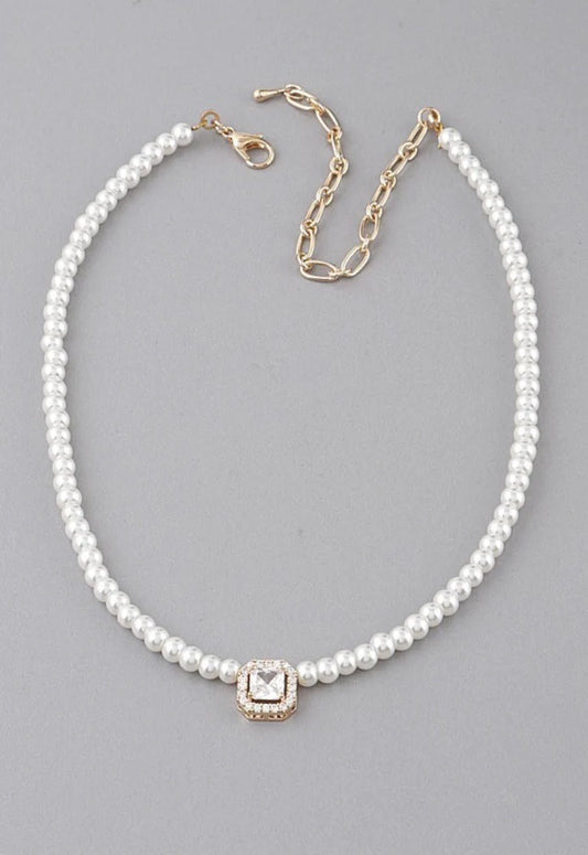 Pearl Pendant Short Necklace
